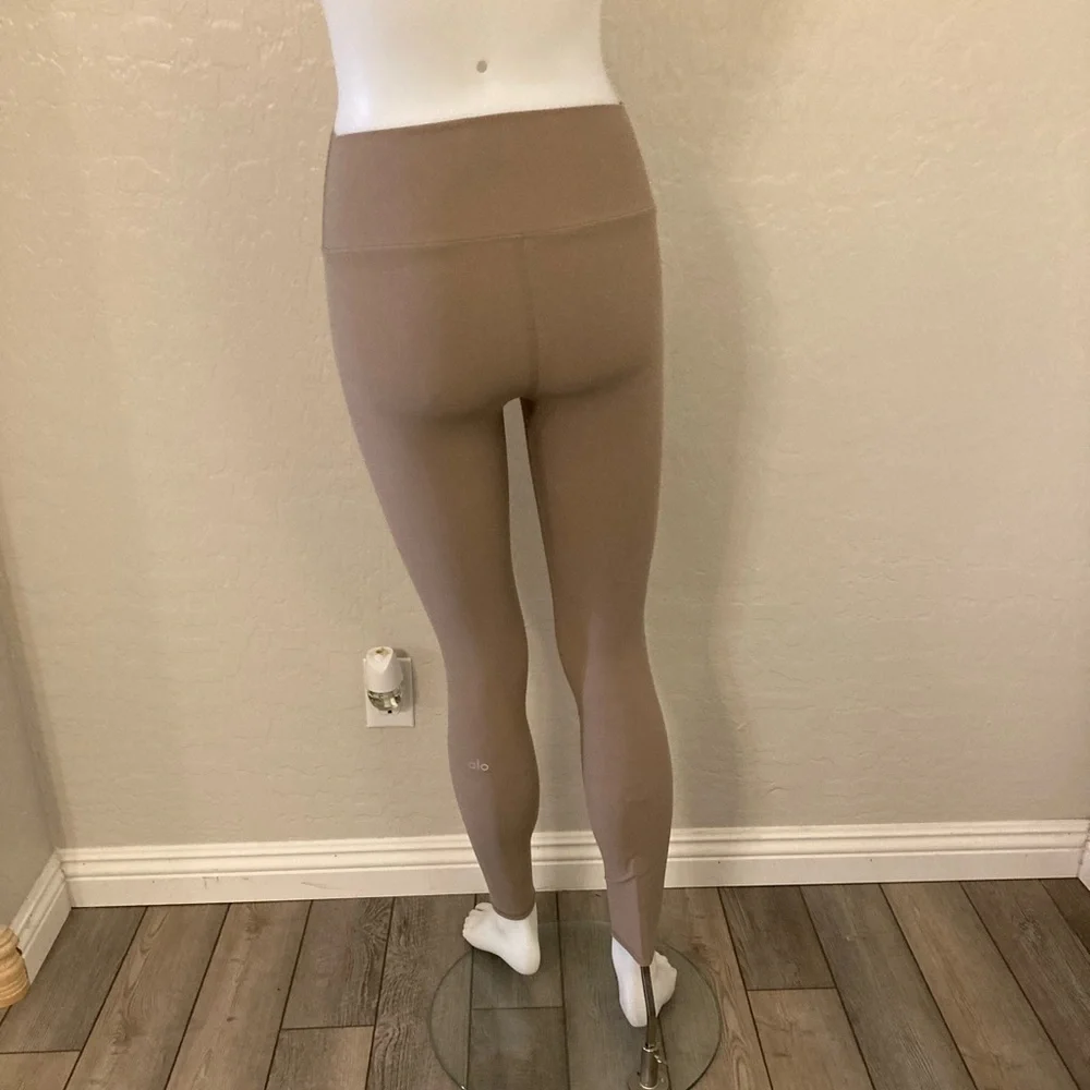 ALO YOGA HIGH WAISTED RIPPED WARRIOR LEGGING IN TAN XS